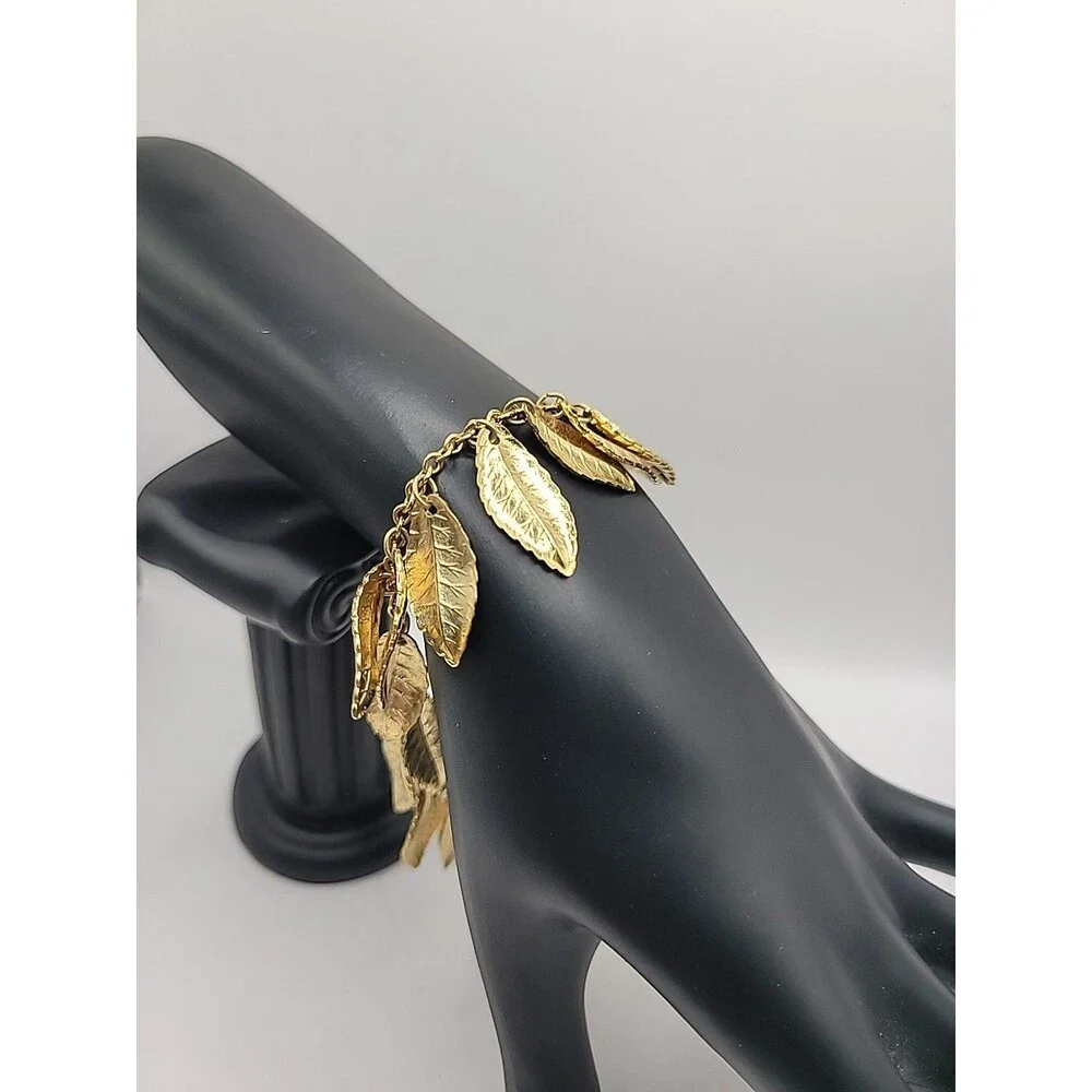 Vintage Napier Gold Tone Leaf Charm Bracelet Botanical Nature Classic Jewelry - Picture 2 of 15